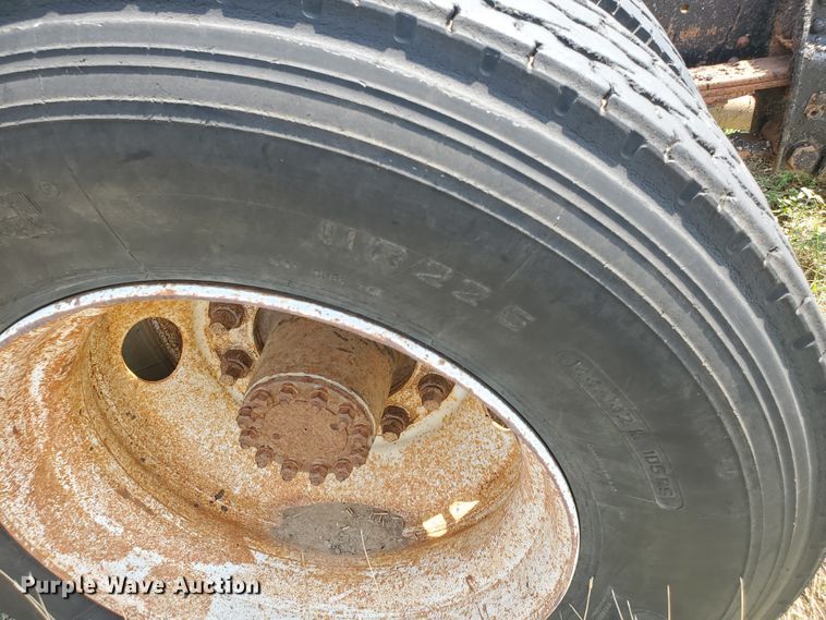 image for item KY9191 1990 GMC C6000  truck cab and chassis