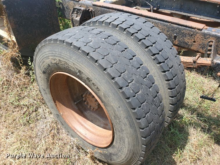 image for item KY9191 1990 GMC C6000  truck cab and chassis