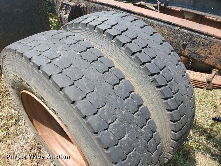 image for item KY9191 1990 GMC C6000  truck cab and chassis