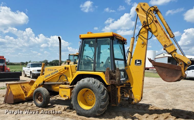 image for item KY9192 1992 John Deere 310D  backhoe