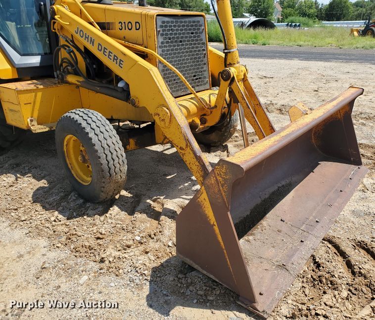 image for item KY9192 1992 John Deere 310D  backhoe