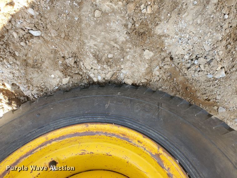 image for item KY9192 1992 John Deere 310D  backhoe