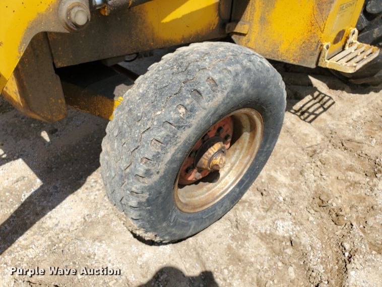 image for item KY9192 1992 John Deere 310D  backhoe