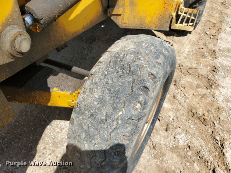 image for item KY9192 1992 John Deere 310D  backhoe