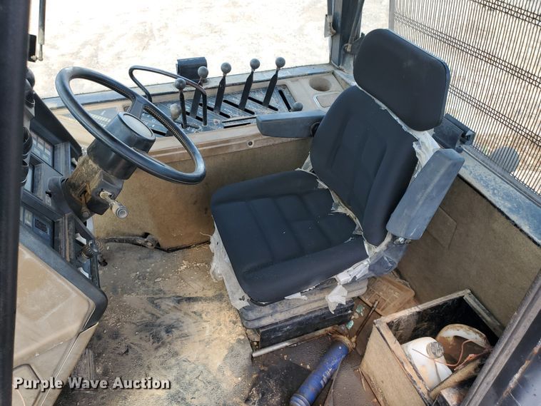 image for item KY9193 1987 Caterpillar Challenger 65  track tractor