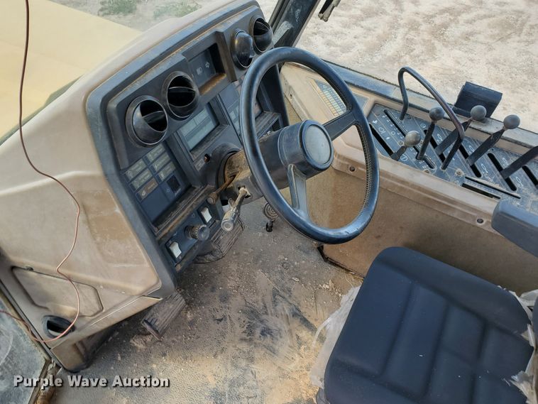 image for item KY9193 1987 Caterpillar Challenger 65  track tractor