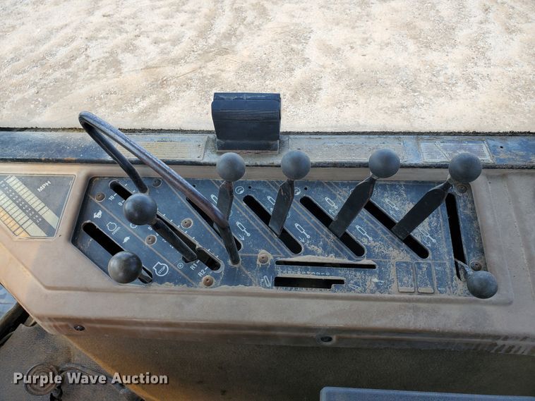 image for item KY9193 1987 Caterpillar Challenger 65  track tractor