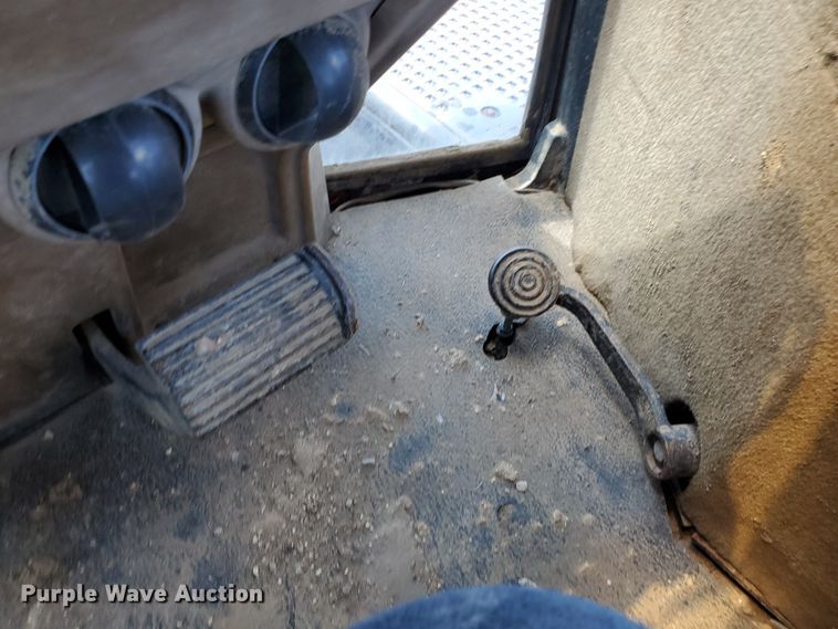 image for item KY9193 1987 Caterpillar Challenger 65  track tractor