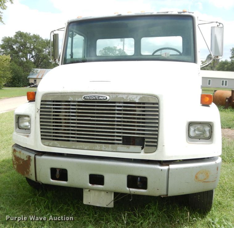 image for item DG0841 2002 Freightliner FL60  flatbed truck