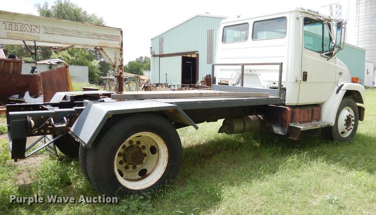 image for item DG0841 2002 Freightliner FL60  flatbed truck