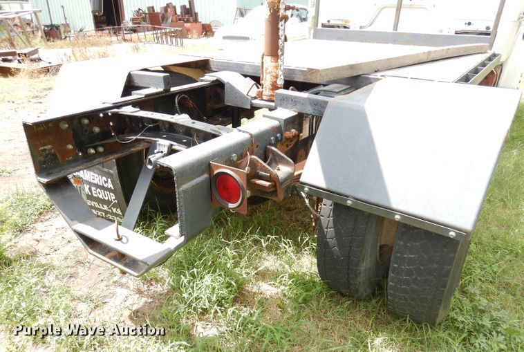 image for item DG0841 2002 Freightliner FL60  flatbed truck