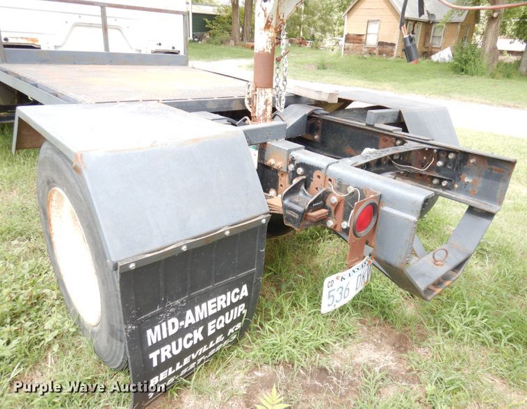 image for item DG0841 2002 Freightliner FL60  flatbed truck