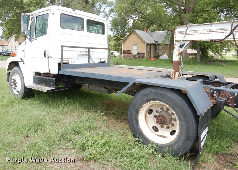 image for item DG0841 2002 Freightliner FL60  flatbed truck