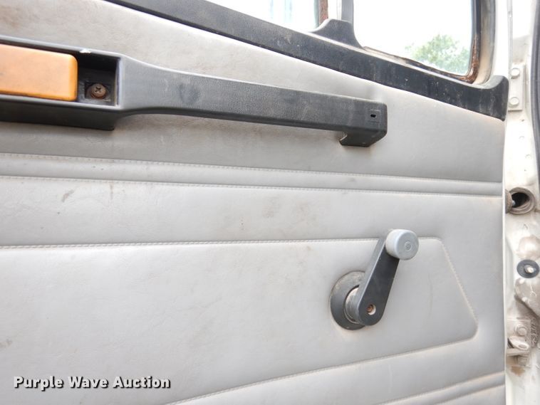 image for item DG0841 2002 Freightliner FL60  flatbed truck