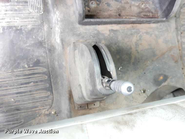 image for item DG0841 2002 Freightliner FL60  flatbed truck