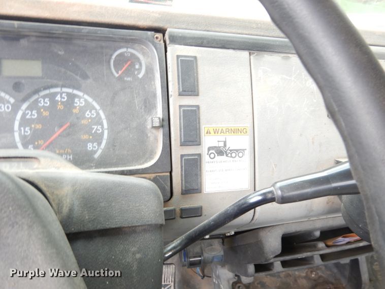 image for item DG0841 2002 Freightliner FL60  flatbed truck