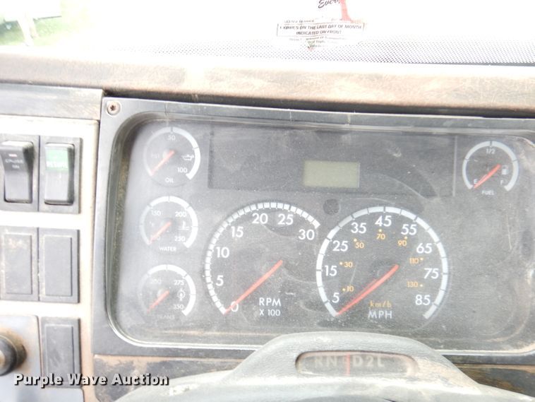 image for item DG0841 2002 Freightliner FL60  flatbed truck