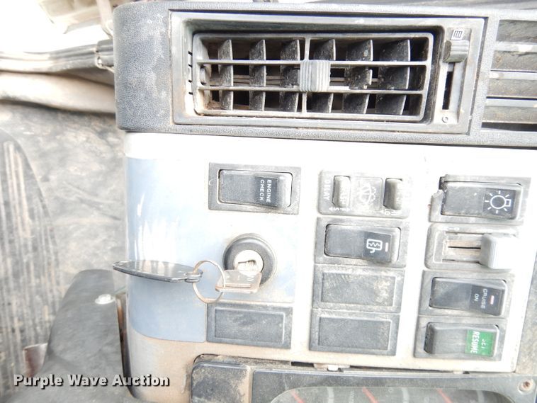 image for item DG0841 2002 Freightliner FL60  flatbed truck