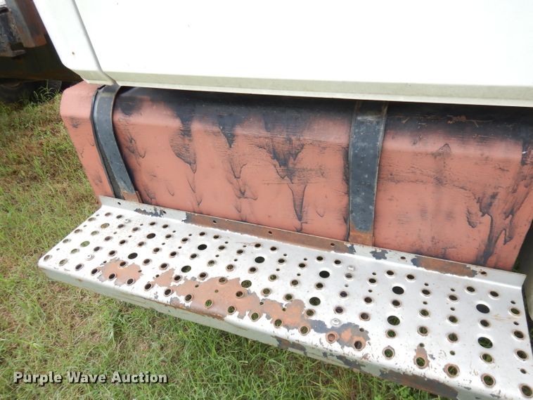 image for item DG0841 2002 Freightliner FL60  flatbed truck