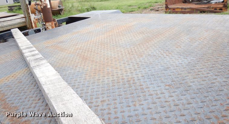 image for item DG0841 2002 Freightliner FL60  flatbed truck