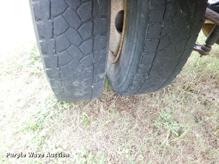 image for item DG0841 2002 Freightliner FL60  flatbed truck