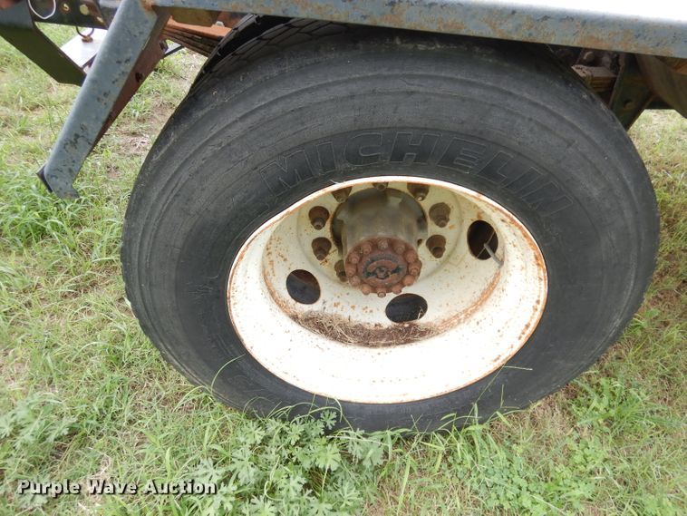 image for item DG0841 2002 Freightliner FL60  flatbed truck