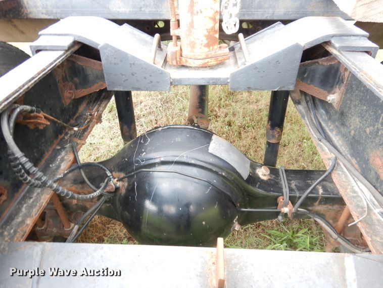 image for item DG0841 2002 Freightliner FL60  flatbed truck