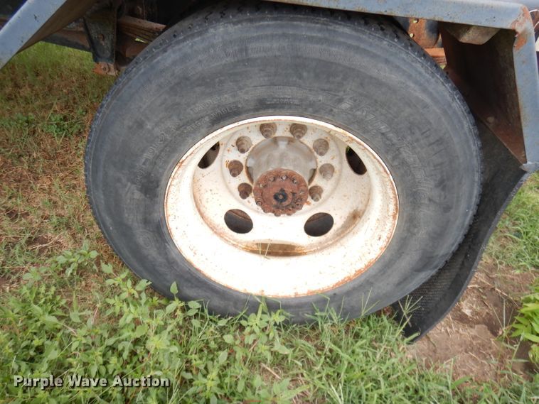 image for item DG0841 2002 Freightliner FL60  flatbed truck