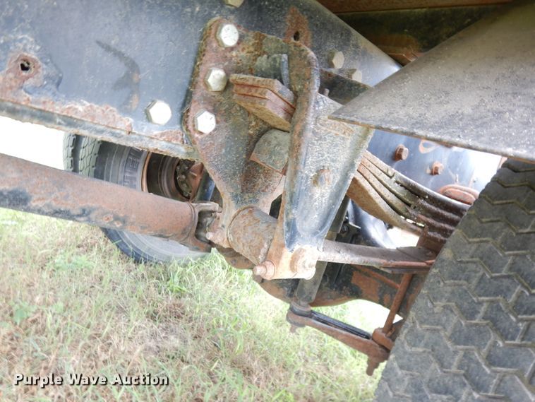 image for item DG0841 2002 Freightliner FL60  flatbed truck