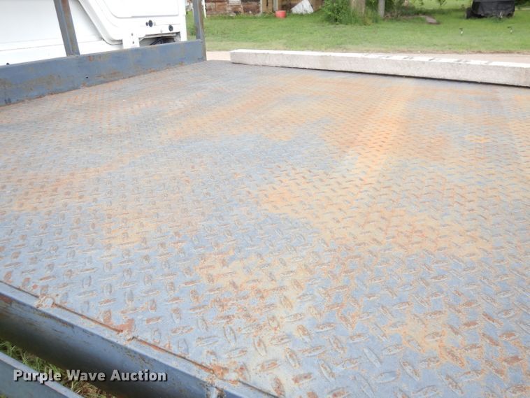 image for item DG0841 2002 Freightliner FL60  flatbed truck