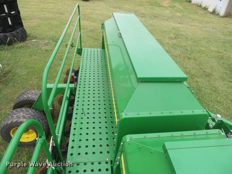 image for item DI5693 John Deere 1590  grain drill
