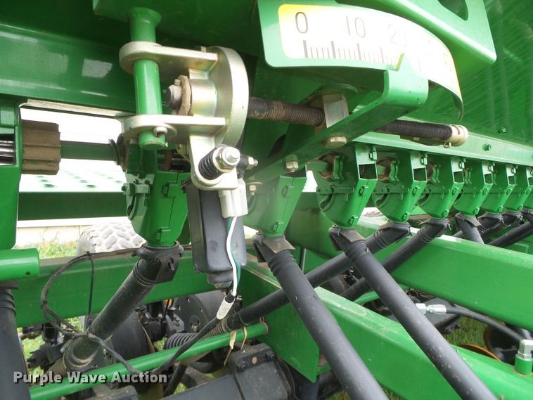 image for item DI5693 John Deere 1590  grain drill