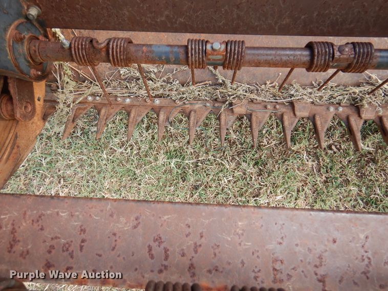 image for item DK8136 1995 MacDon 9000  windrower