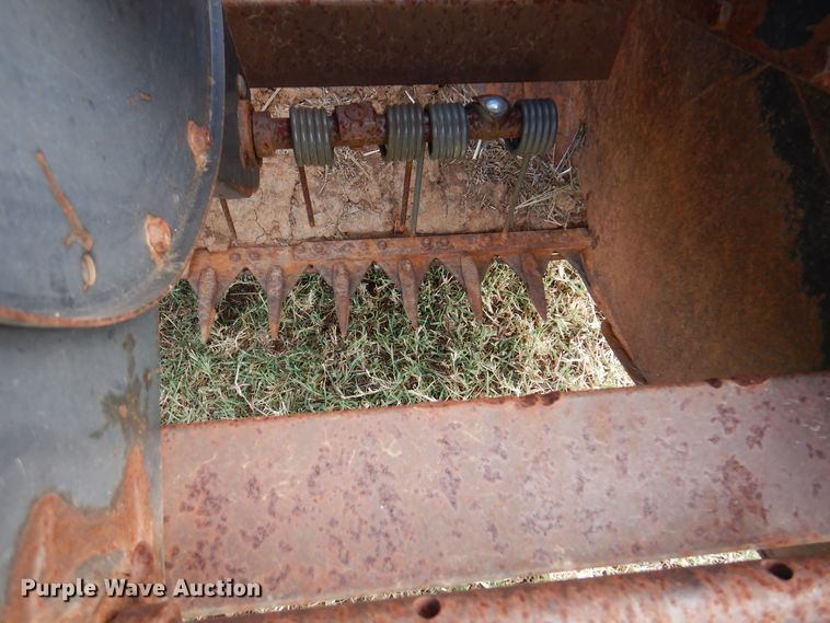 image for item DK8136 1995 MacDon 9000  windrower