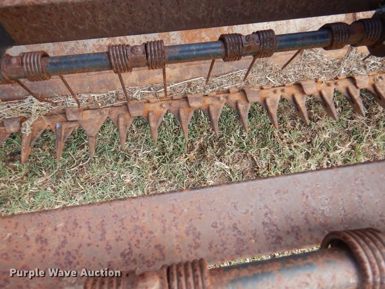 image for item DK8136 1995 MacDon 9000  windrower