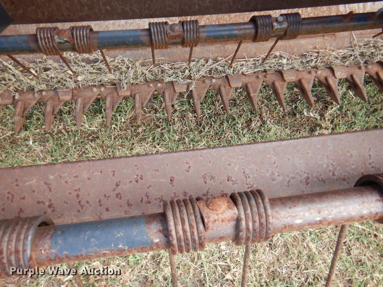 image for item DK8136 1995 MacDon 9000  windrower