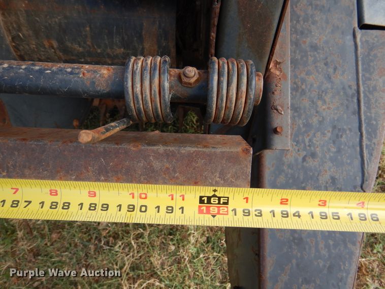 image for item DK8136 1995 MacDon 9000  windrower