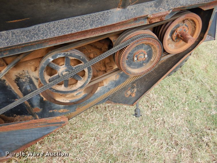 image for item DK8136 1995 MacDon 9000  windrower