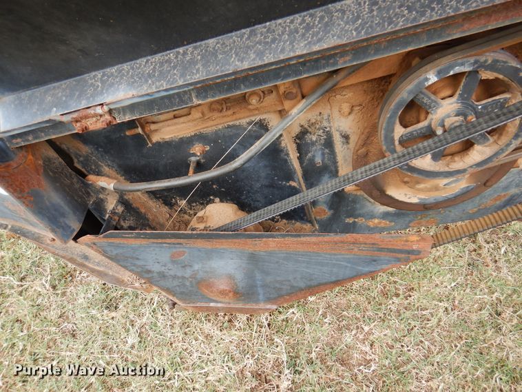 image for item DK8136 1995 MacDon 9000  windrower