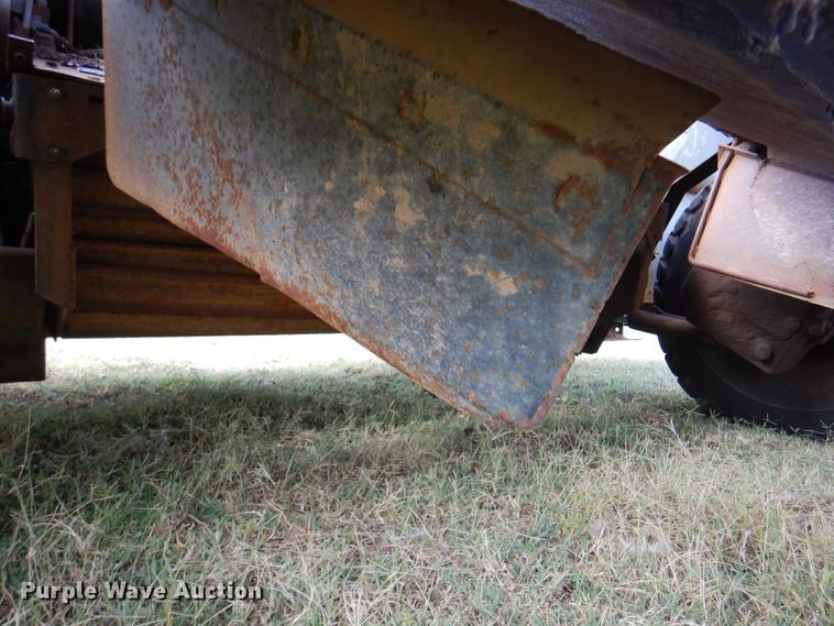 image for item DK8136 1995 MacDon 9000  windrower
