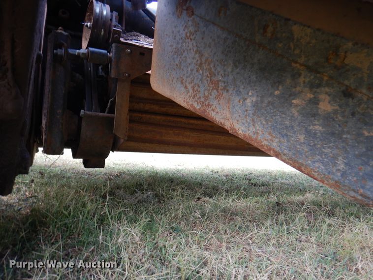 image for item DK8136 1995 MacDon 9000  windrower