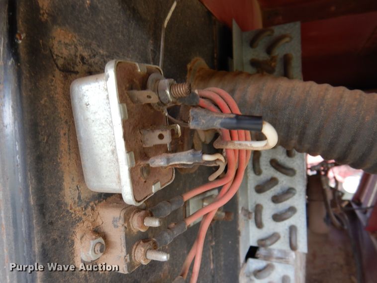 image for item DK8136 1995 MacDon 9000  windrower