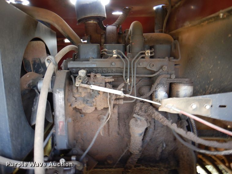 image for item DK8136 1995 MacDon 9000  windrower