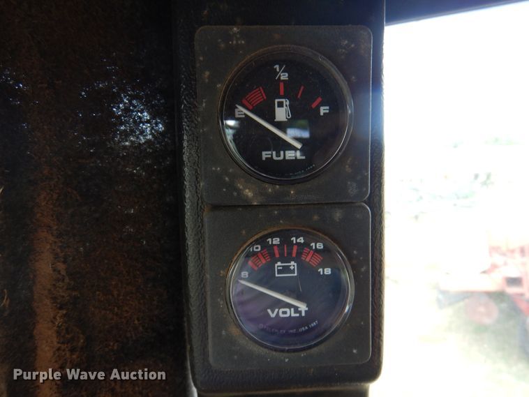 image for item DK8136 1995 MacDon 9000  windrower