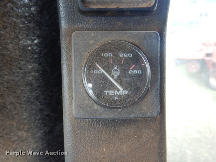 image for item DK8136 1995 MacDon 9000  windrower