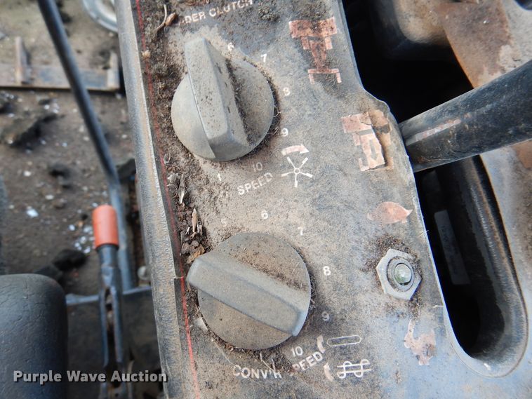 image for item DK8136 1995 MacDon 9000  windrower