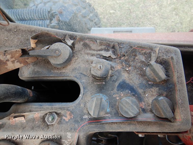 image for item DK8136 1995 MacDon 9000  windrower