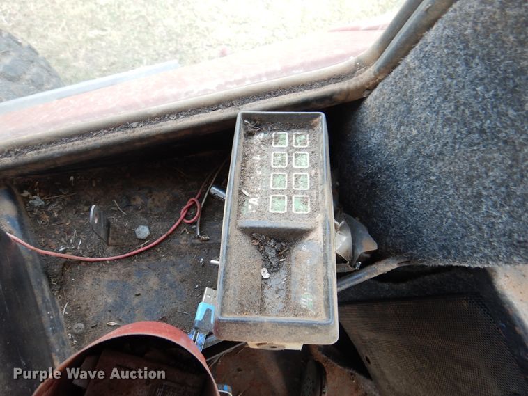 image for item DK8136 1995 MacDon 9000  windrower