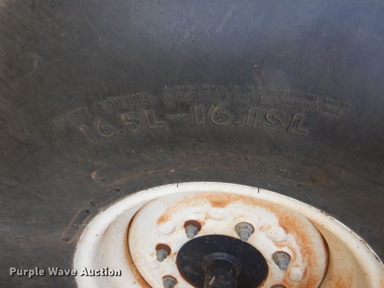 image for item DK8136 1995 MacDon 9000  windrower