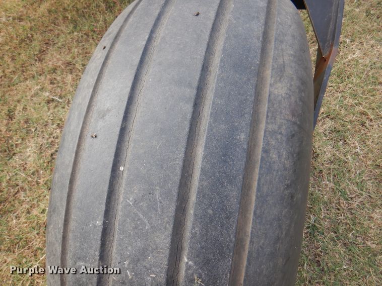 image for item DK8136 1995 MacDon 9000  windrower